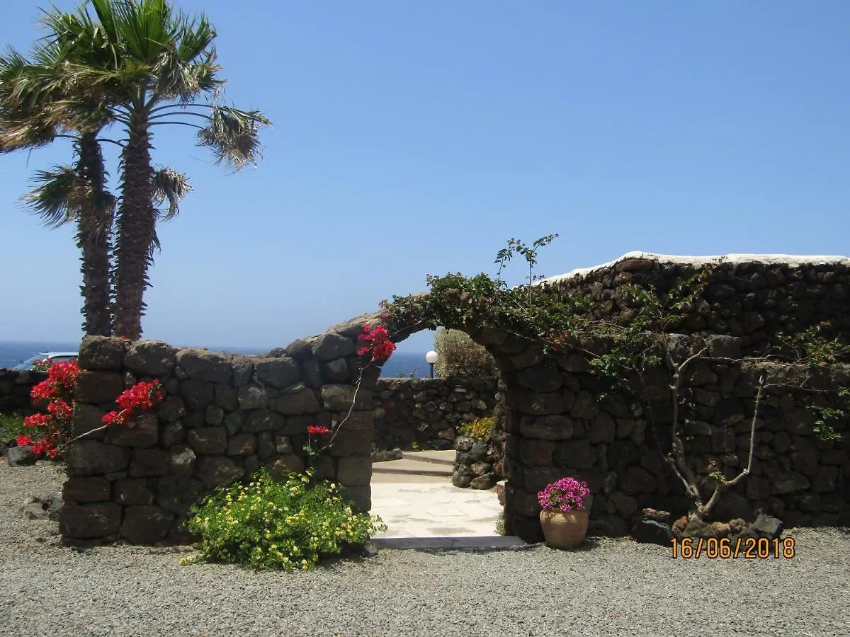 Dammusi Della Perla Nera Villa Pantelleria Island
